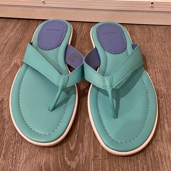 Lands End Flip Flops - Picture 1 of 3